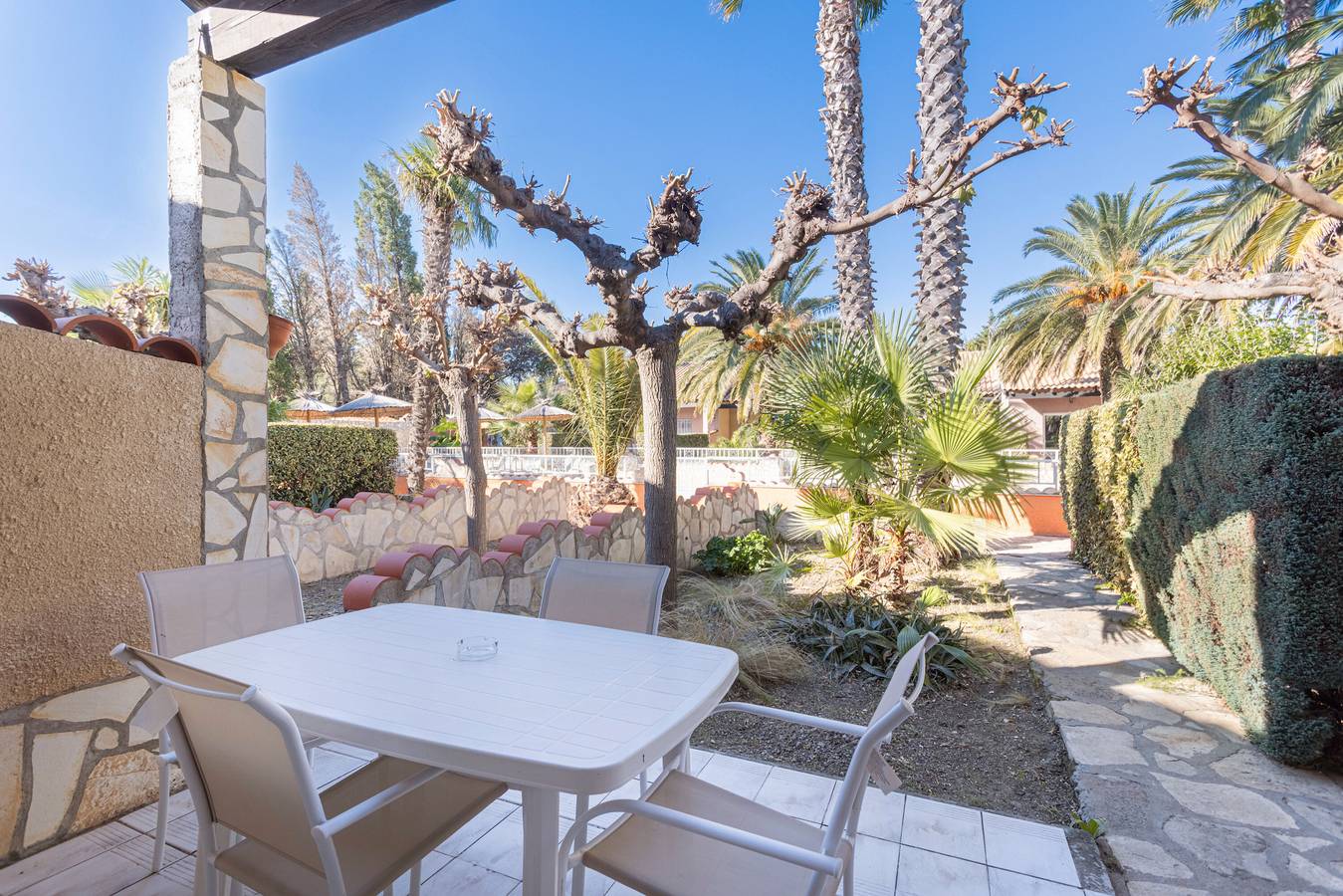 Ferienhaus 'La Capelle 4 Personen 880' mit Gemeinschaftspool, Wlan und Klimaanlage in Roquefort-des-Corbières, Narbonne und Umgebung