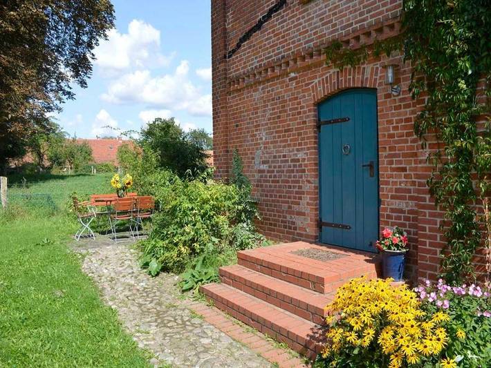 Ferienwohnung für 4 Personen, mit Terrasse und Garten in Lelkendorf