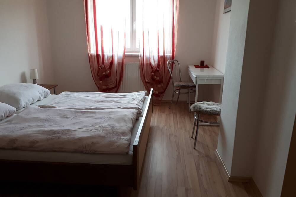 Ganze Wohnung, Ferienwohnung Salzburger Land Nähe Wallersee mit großer Terrasse in Straßwalchen, Bezirk Salzburg-Umgebung