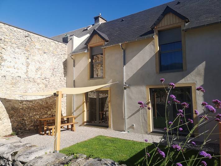 Gîte pour 8 personnes, avec terrasse et jardin
