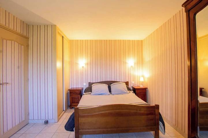 Gîte pour 7 personnes, avec jardin et balcon, animaux acceptés à Saint-Paul-Lizonne - 2