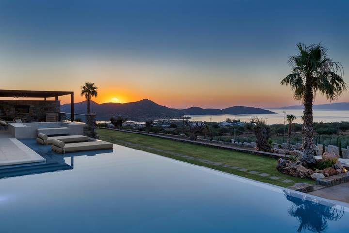 Villa for 6 people, with balcony/terrace and pool in Elounda