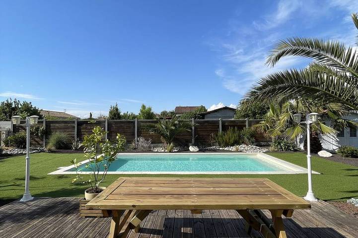 Location de vacances pour 8 personnes, avec Terrasse et Jardin à Cussac-Fort-Médoc
