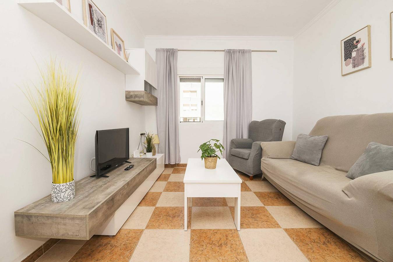 Ganze Ferienwohnung, Velbar -  Schöne Wohnung direkt am Meer und mit kostenlosem Wifi in Playa La Victoria, Cádiz