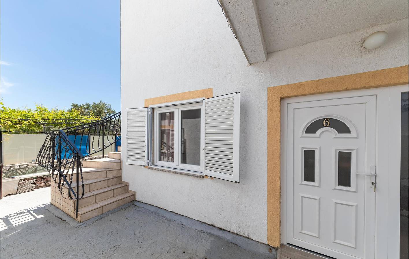 Ganze Ferienwohnung, Reizende Ferienwohnung mit Pool, Terrasse und Strandzugang – Uvala Bočići in Okrug Gornji, Ciovo