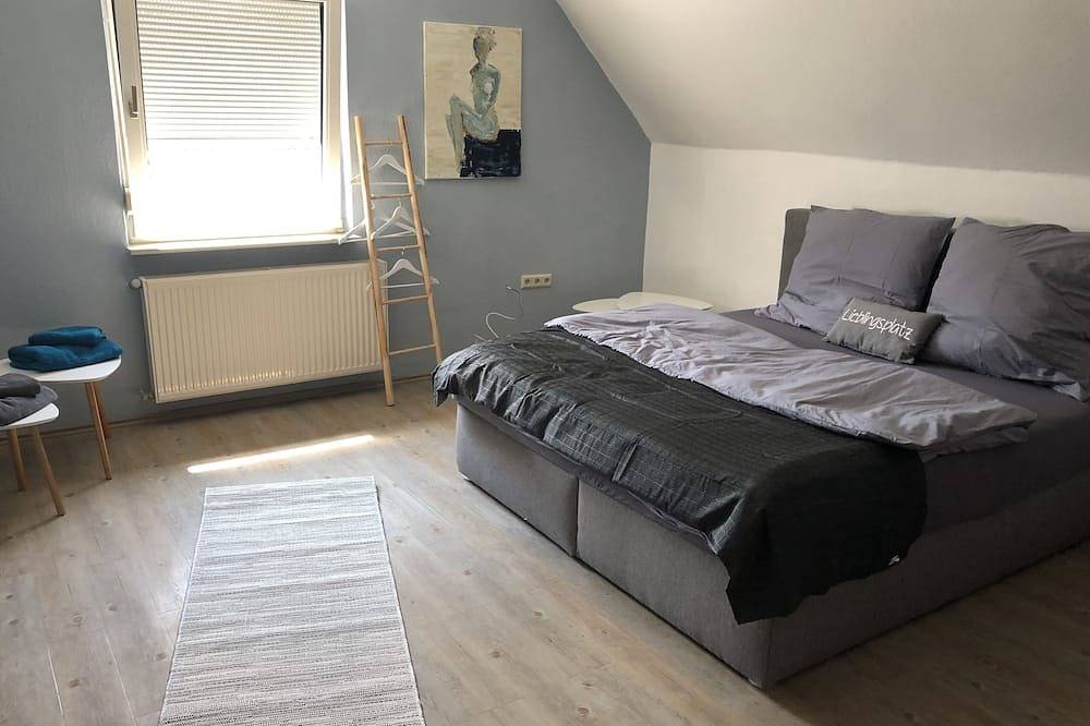 Ganze Wohnung, Ferienwohnung mit gehobener Ausstattung zwischen Sieg- und Westerwaldsteig in Pracht, Windecker-Ländchen