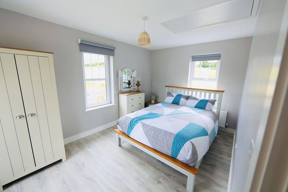 Cozy Irish Cottage situated in the heart of Slieve Gullion w/hot tub & fire pit. in County Armagh