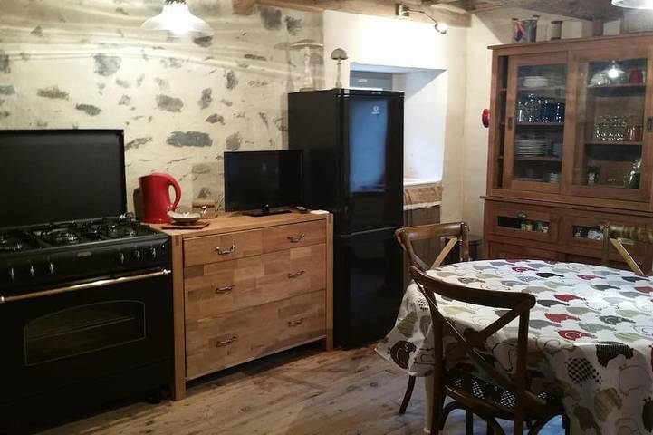 Gîte pour 4 personnes, avec jardin et terrasse à Urbanya