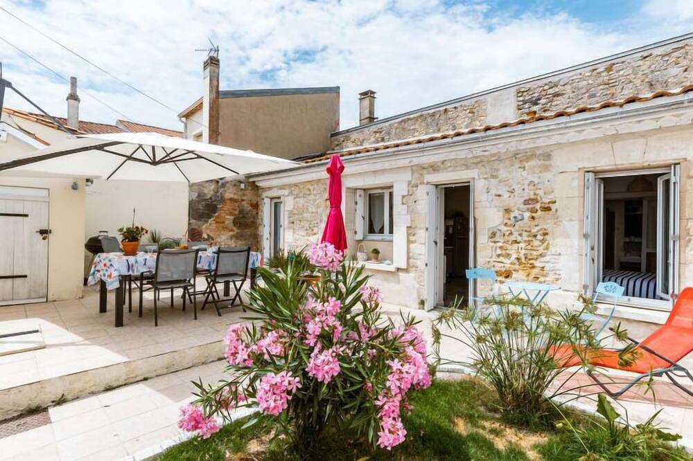 Les Rosiers by Interhome in Arvert, Côte de Beauté