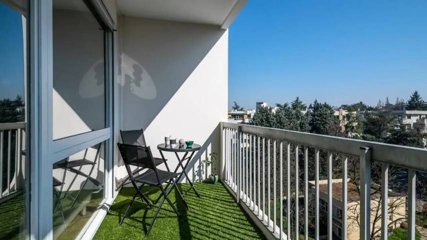Gîte pour 5 personnes, avec piscine et balcon à Tassin-la-Demi-Lune
