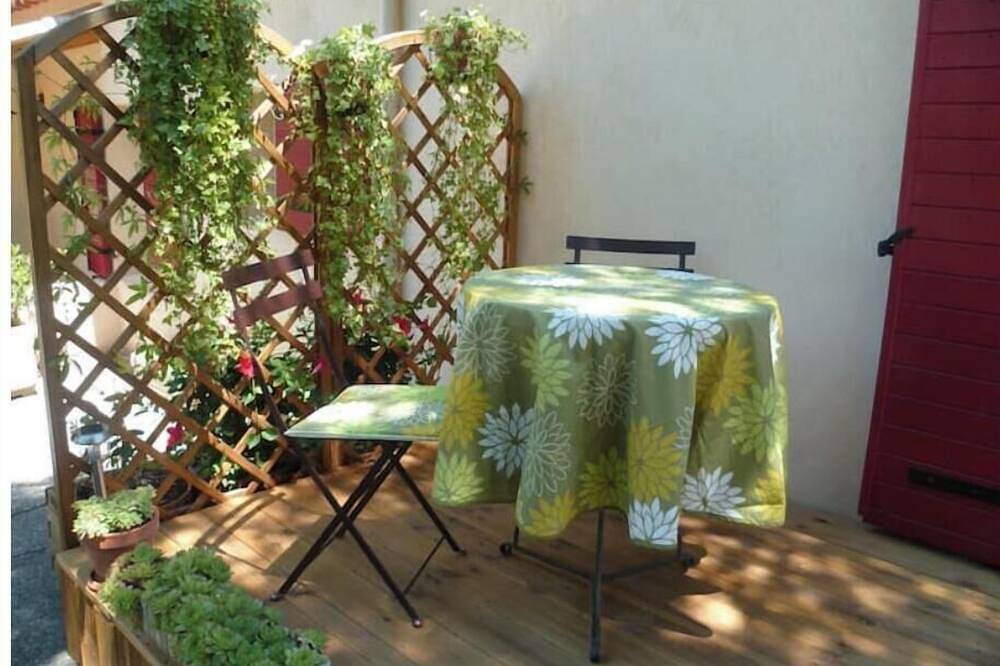 Entire apartment, Le Pin aux Lierres in Meyreuil, Aix-en-Provence region