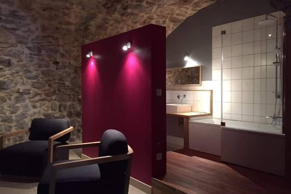 Appartement entier, Appartement 90m2 - 12 km d'Aix- En-Provence in Vauvenargues, Région d'Aix-en-Provence