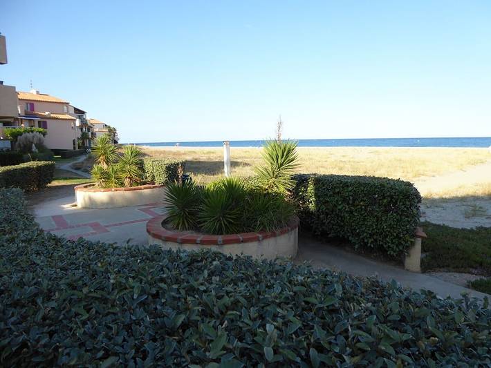 Location de vacances pour 7 personnes, avec terrasse ainsi que jardin et piscine dans Leucate naturiste - 2