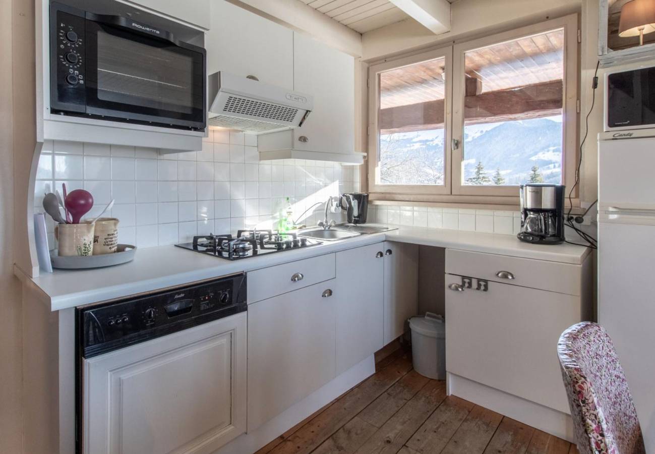 Appartement entier, Appartement "Le Soli" avec vue sur les montagnes, terrasse partagée et Wi-Fi in Saint Ferréol, Région d'Annecy
