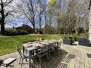 Location de vacances pour 12 personnes, avec jardin et terrasse dans Offagne