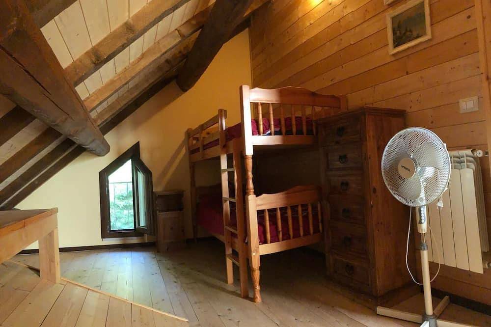 Rent. Country. House in Fragneto Monforte, Benevento Provinz