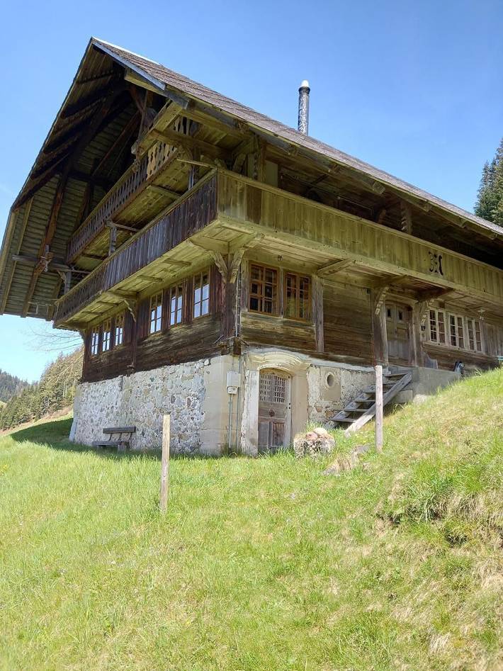 Ferienhaus für 12 Personen, mit Terrasse und Whirlpool sowie Garten in der Schweiz