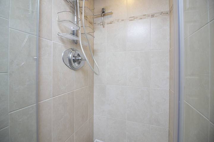 Vacation rental for 6 people, with pool and balcony in Crescent Beach