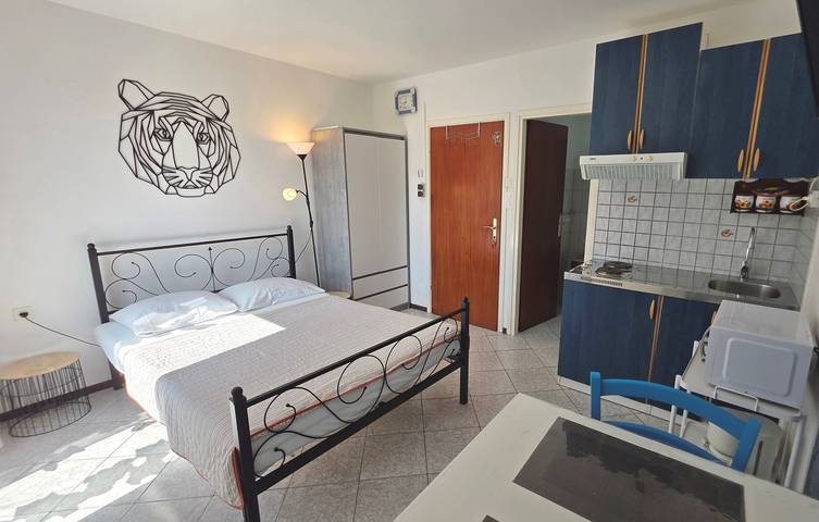 Ganze Wohnung, Studio Apartment Bugi - mit Balkon in Baska, Krk