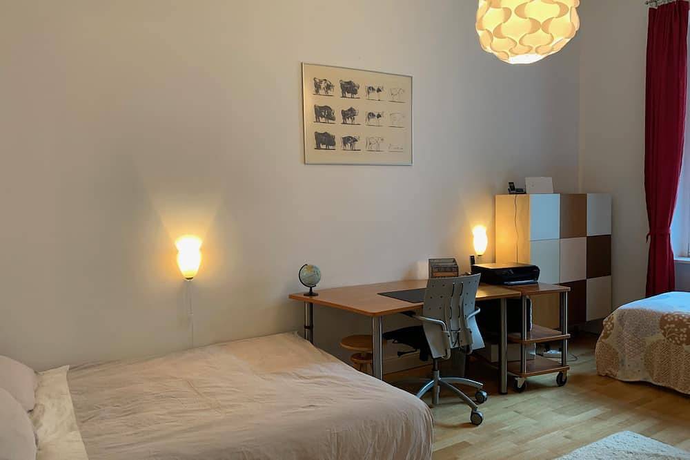 Ganze Wohnung, Schöne, helle, ruhige Ferienwohnung Savignyplatz (Zentrum West) für längere Zeit in Charlottenburg Berlin, Berlin