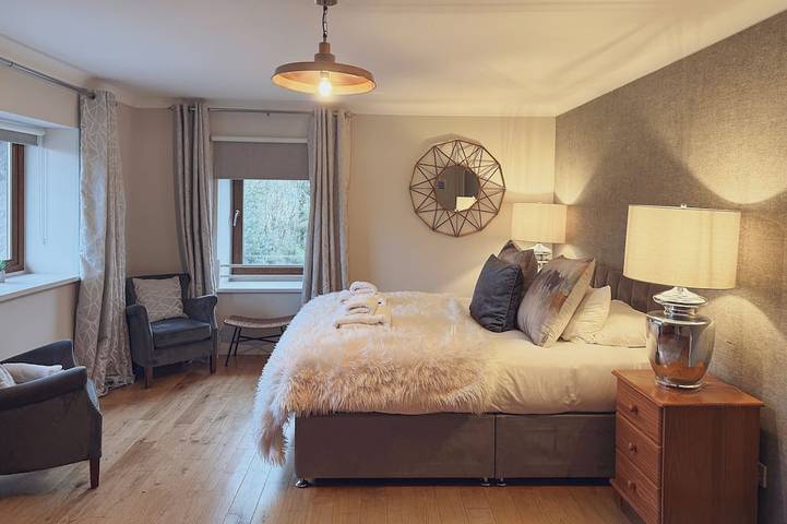 Lovely 7 bedroom home with hot tub and large garden  near Oban in Argyll & Bute