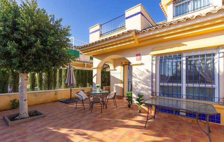 Ferienhaus für 6 Personen, mit Terrasse und Pool