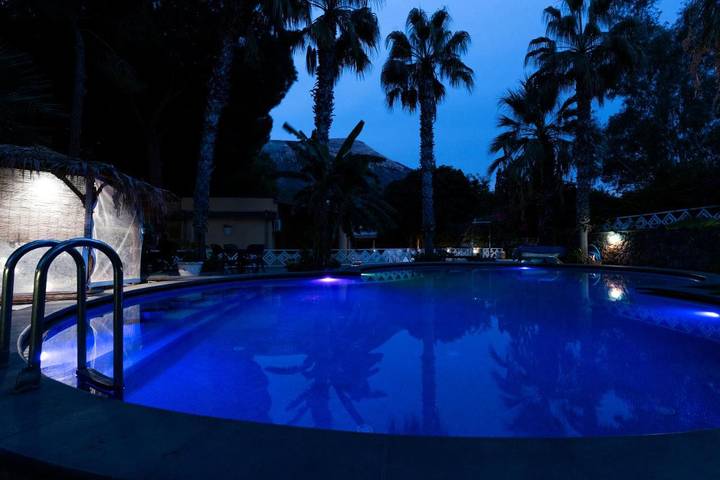 Hôtel pour 3 personnes, avec piscine et jardin, animaux acceptés