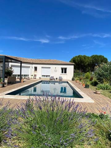 Chambre d’hôte pour 2 personnes, avec vue ainsi que piscine et jardin à Palaja