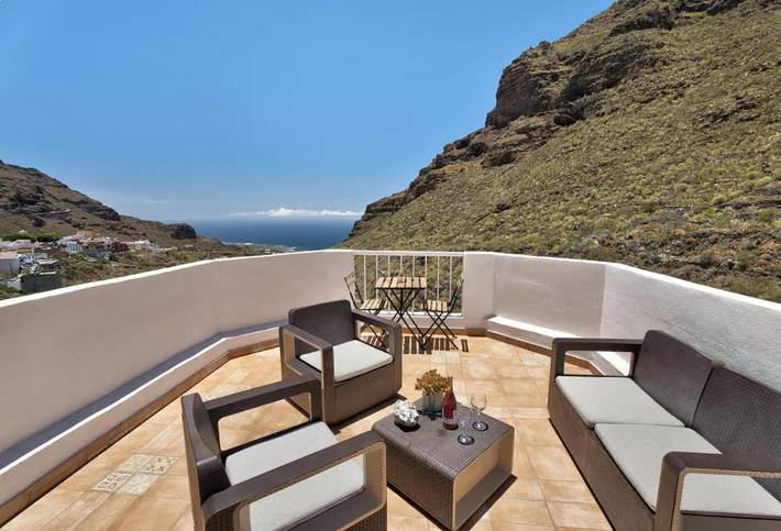 Gîte pour 2 personnes, avec Balcon ainsi que Terrasse et Vue dans Tamaimo