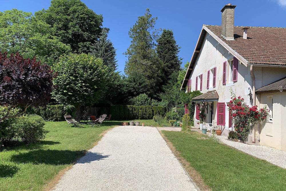 Chambre Spacieuse au Calme Dans une Belle Propriété Familiale in Froideconche, Alto Saona