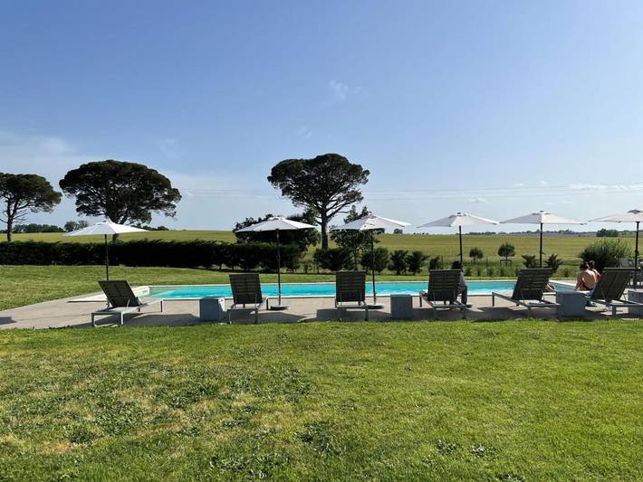 Gîte pour 16 personnes, avec vue ainsi que jardin et piscine à Sainte-Foy-d'Aigrefeuille