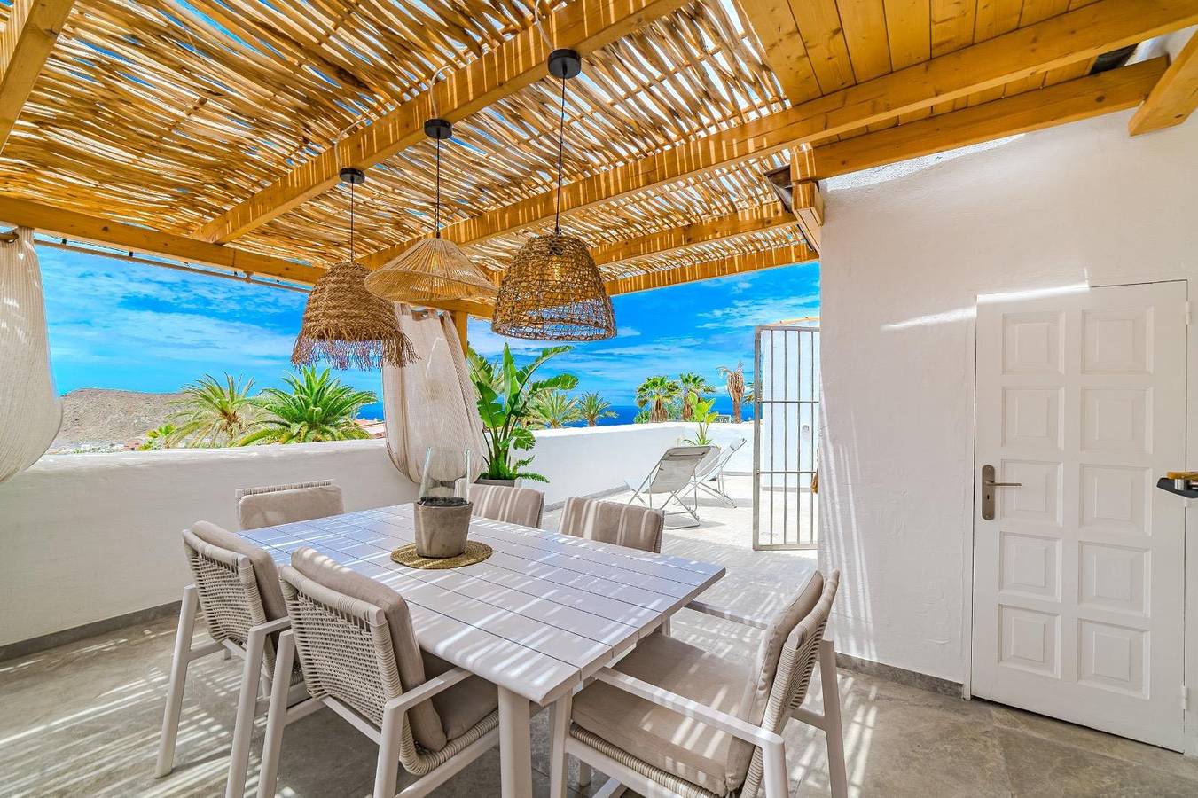 Maison de vacances 'Oceania' avec vue sur la mer, Wi-Fi et climatisation in Chayofa, Arona