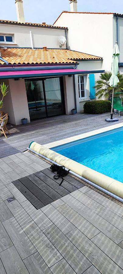 Location de vacances pour 6 personnes, avec piscine et jardin à Arces - 4