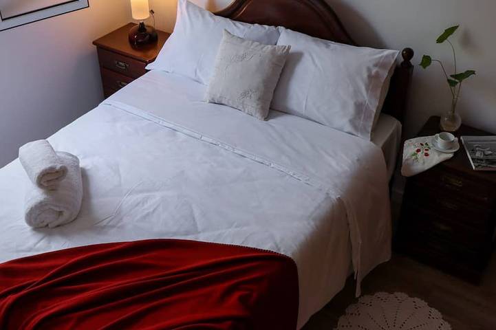 A peaceful, relaxing place with privileged view of the sea. in Pináculo, Tabua