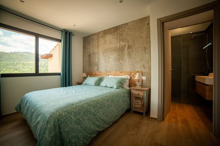The superb, modern, comfortable Corian villa in the heart of the Estérel massif in Les Adrets-de-l'Estérel, Mittelmeerküste (Frankreich)