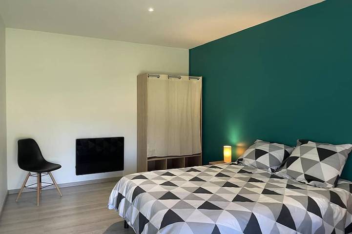 Gîte pour 5 personnes, avec jardin à Isle-et-Bardais - 2