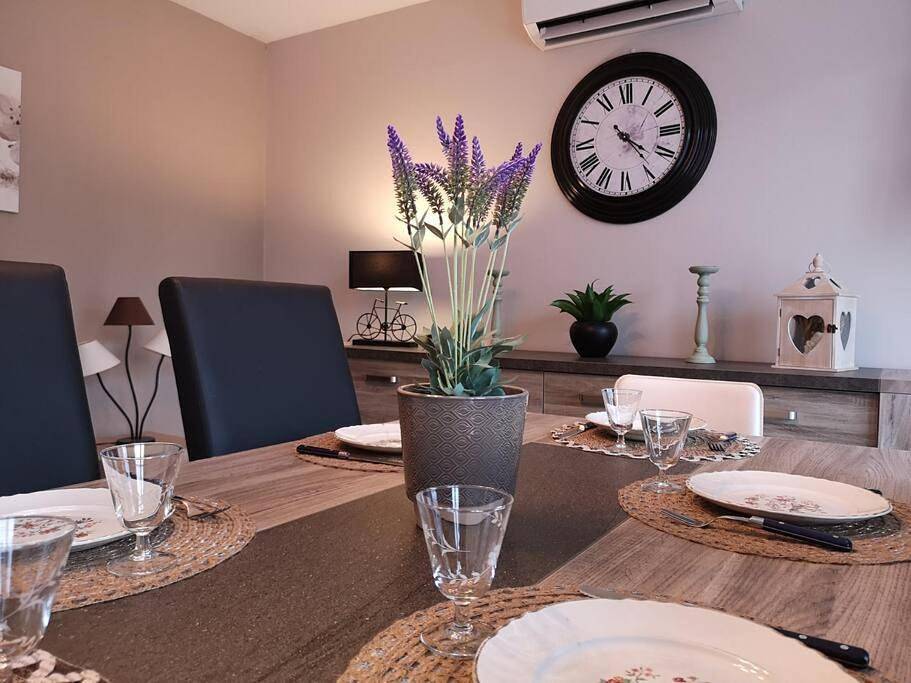 Three-Bedroom House in Jonquières, Vaucluse