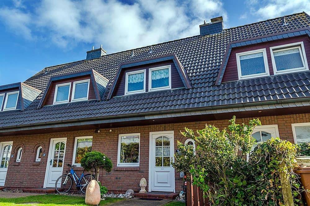 Haus Tinchen - Ferienhausteil für 6 Personen mit Garten in Stadt- und strandnähe in Westerland, Sylt (Gemeinde)