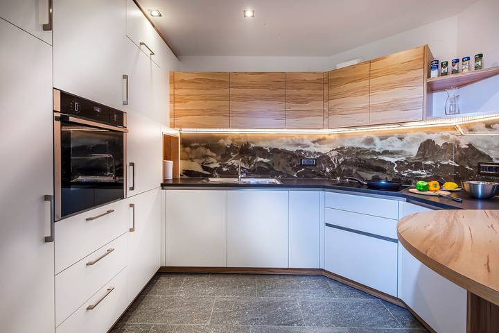Apartamento entero, Apartamento vacacional 'Avea App 1-2 Personas' con vistas a la montaña y jardín in Tschöfas, Laion