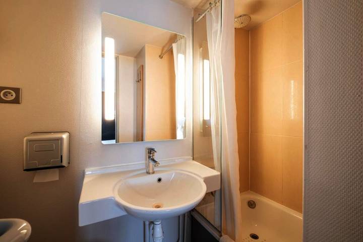 Hôtel pour 4 personnes, animaux acceptés à Seclin - 4