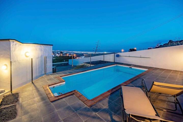 Villa voor 7 personen, with Balkon and Terras as well as Tuin and Zwembad in San Bartolomé