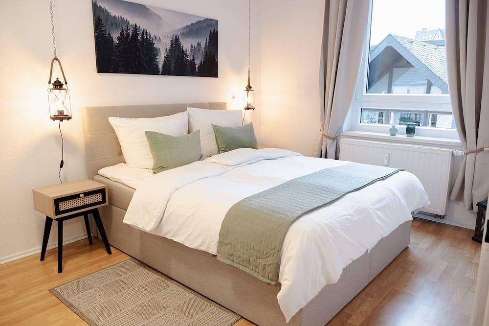 Ganze Wohnung, Altstadt Apartment, überdachter Parkplatz, Netflix, gr. Bad mit Dusche+Badewanne in Hameln, Weserbergland