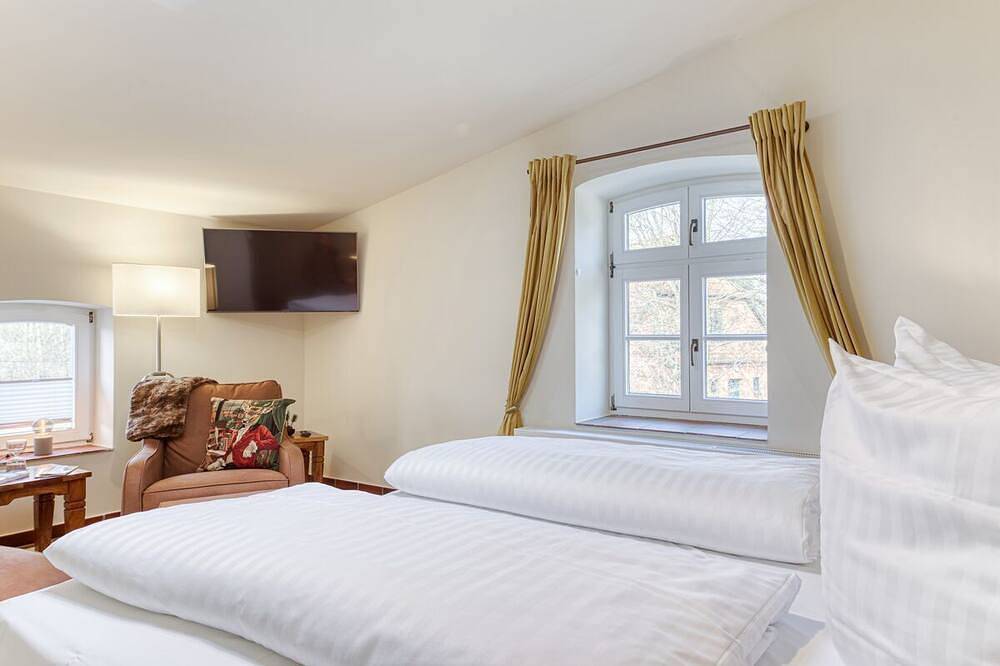 Ganze Wohnung, Exklusive Posthornsuite für Naturliebhaber - Posthornsuite in Krakow am See, Naturpark Nossentiner/Schwinzer Heide