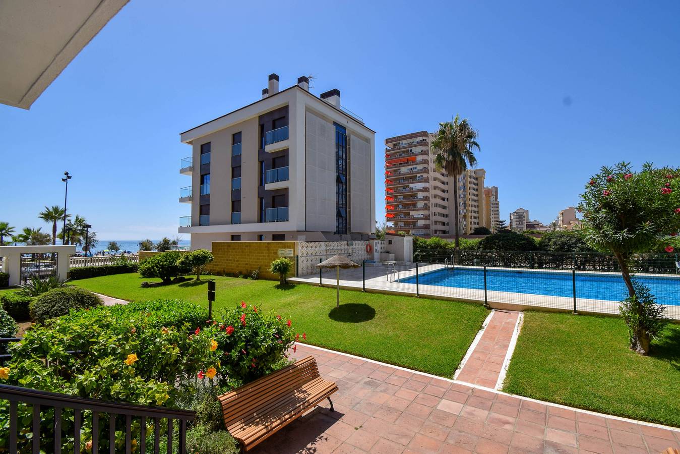 Hel lägenhet, Lägenhet för 3 Personer med pool in Playa Los Boliches, Fuengirola