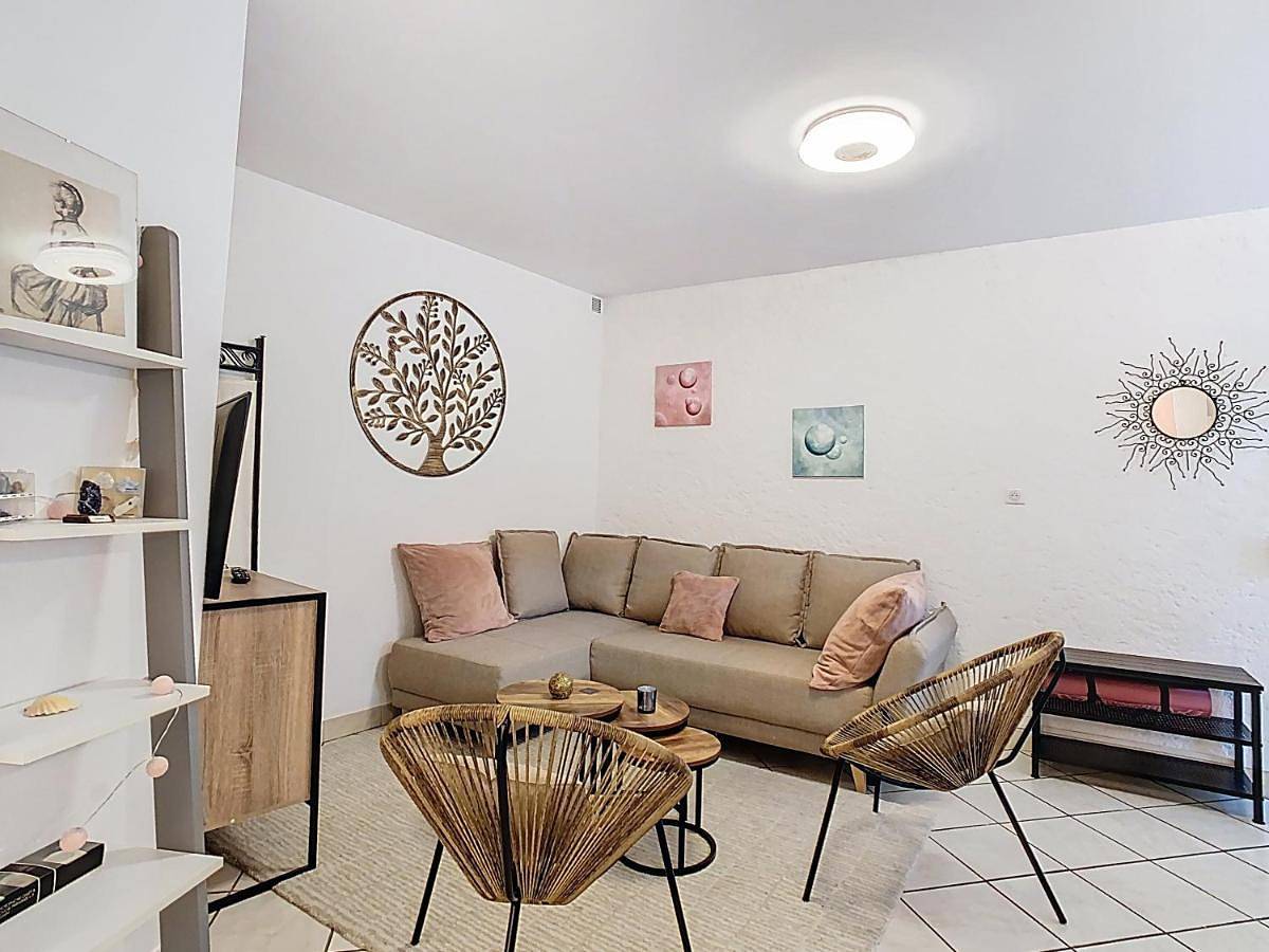 Appartement entier, L'îlot Cosy, 37m2, 1 terrasse, 1 chambre, 3 pers in La Buisse, Isère