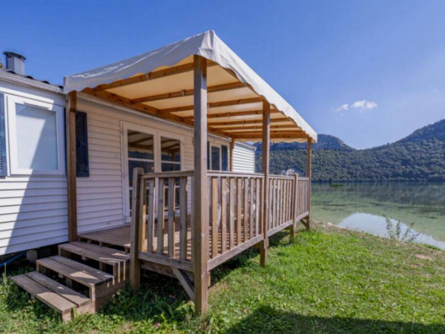 Camping Sous le Moulin - Mobile home 4 persons - Comfort 2 Bedrooms Lake View in Condes, Jura