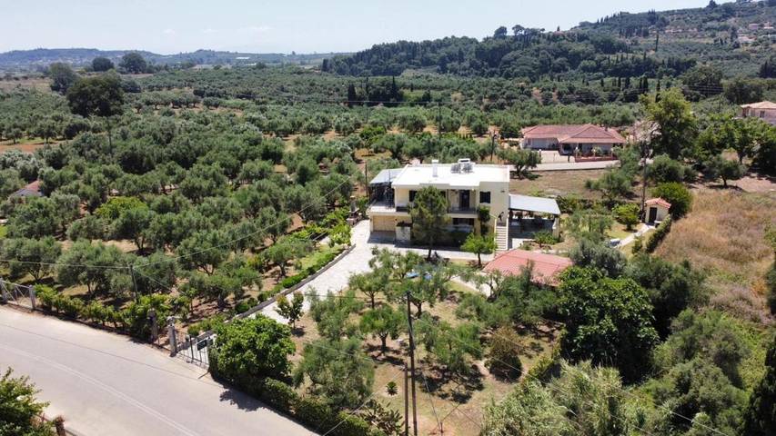 Ferienwohnung für 5 Personen, mit Balkon und Terrasse sowie Garten und Ausblick in Agios Ilias