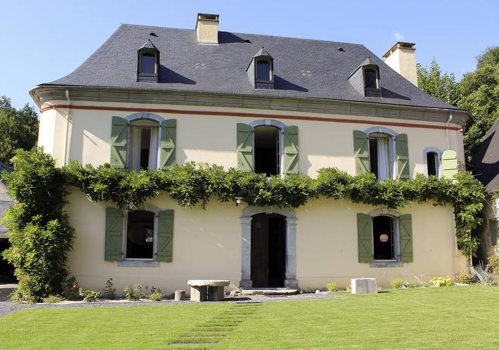Gîte pour 10 personnes, avec jacuzzi ainsi que terrasse et jardin