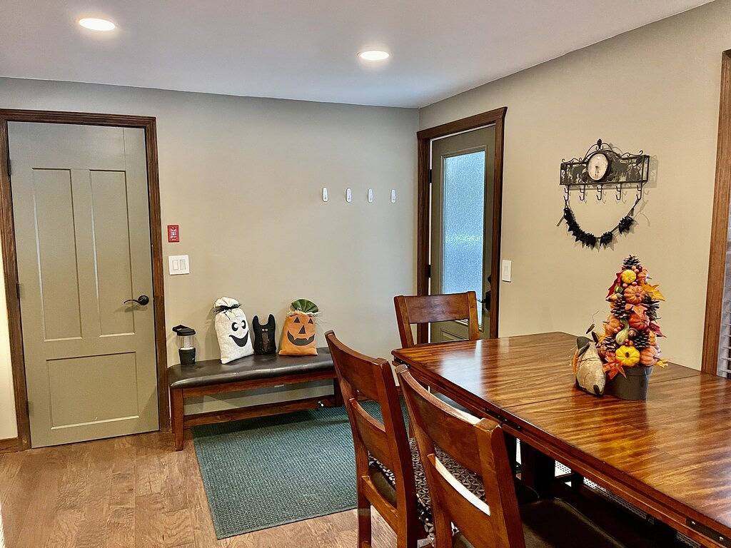 Lake house, Dock, 3 beds/3 full baths. Pet friendly! in Shapleigh, York County