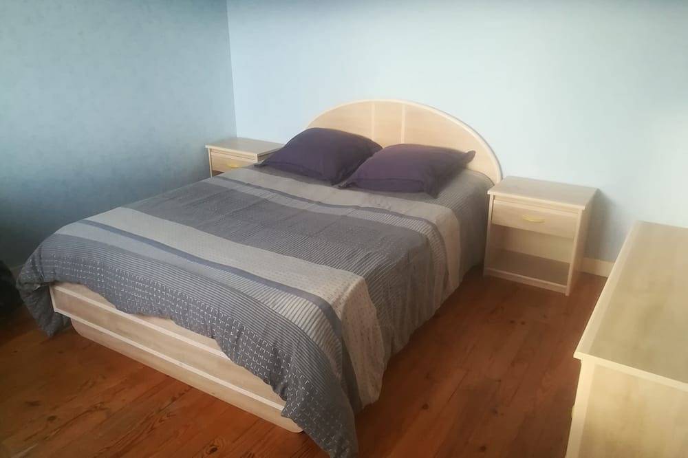 Ganze Wohnung, Downtown and quiet. Small 5-unit condominium. 12 km from St-Etienne. in Firminy, Zentralmassiv